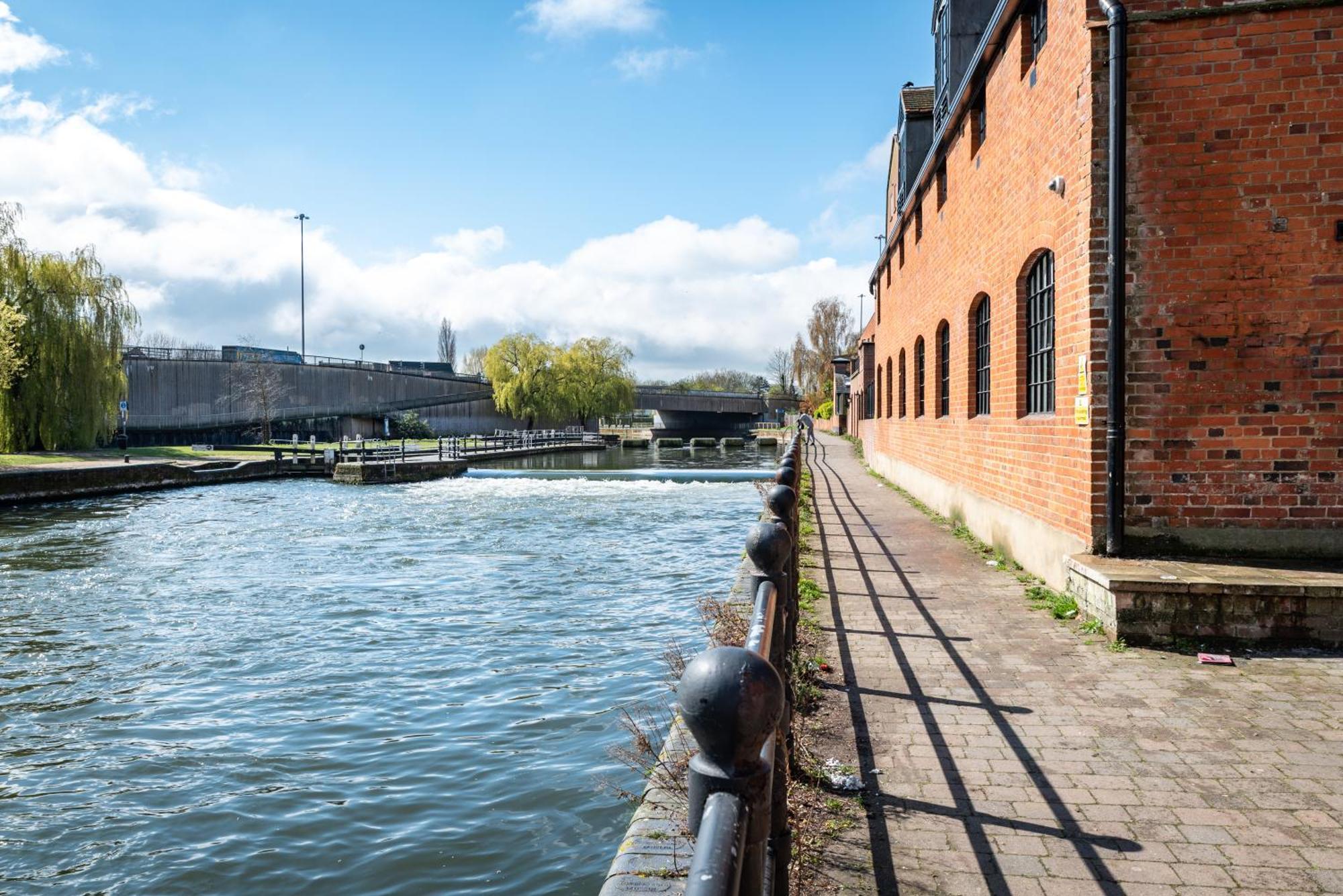 Onpoint Excellent 2 Bedroom - River Kennet *